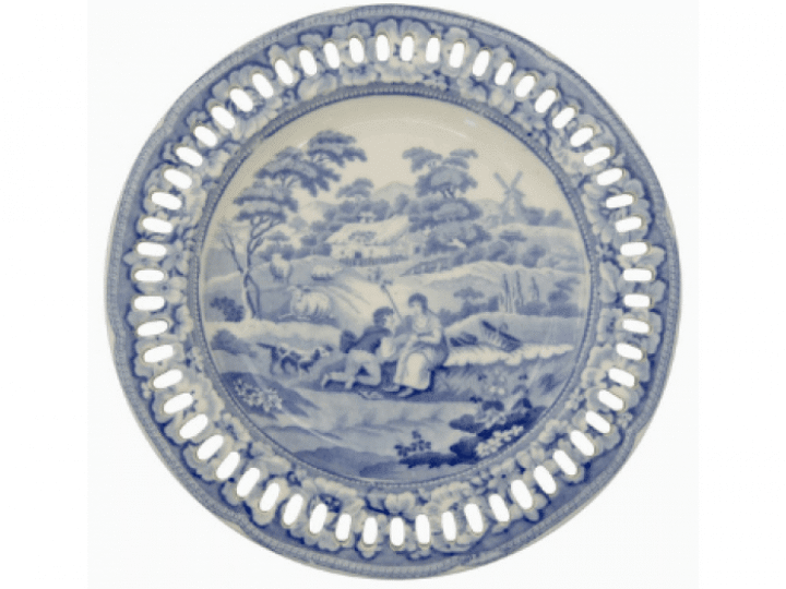 ‘Incredibly rare’ single Spode dessert plate could sell for hundreds of pounds