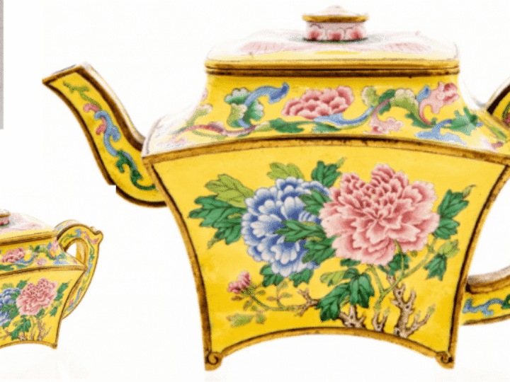 Best lockdown find ever! Imperial Chinese ‘teapot’ worth tens of thousands found in Derbyshire garage