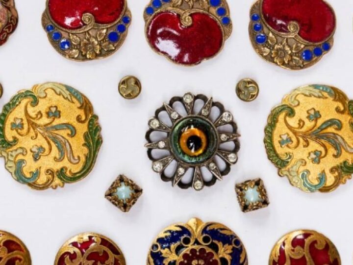 Fasten-ated by buttons! One woman&#8217;s extraordinary collection of 12,000 buttons up for auction