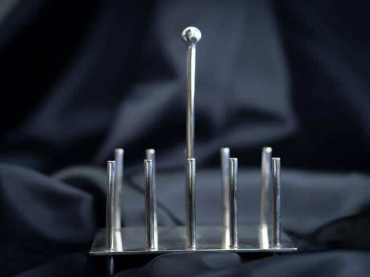 Crumbs! Can you guess how much this toast rack sold for at auction?