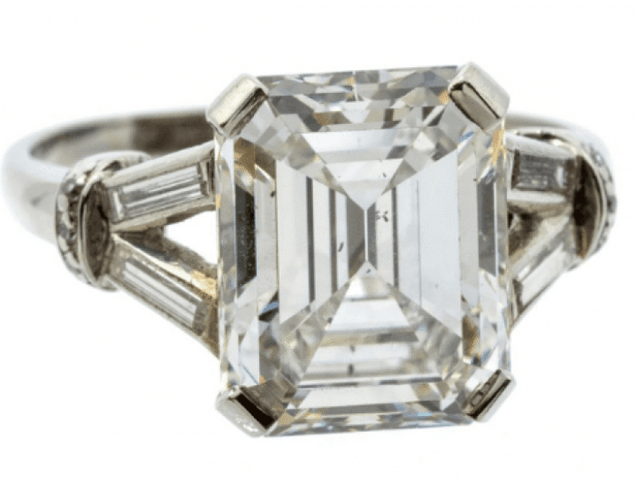 What a lot of sparkle! Dazzling diamond ring discovered in Derbyshire