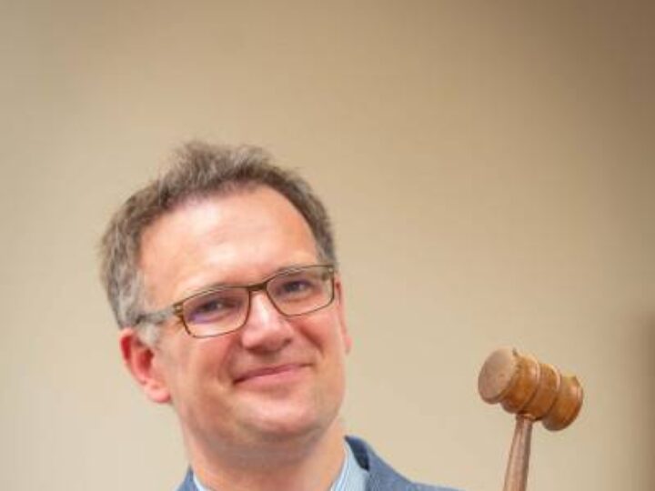 Let him entertain you! Enjoy an evening with Charles Hanson to aid city musuem