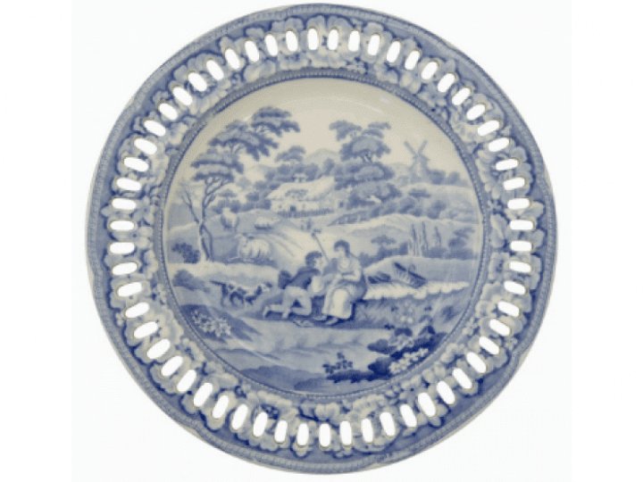 ‘Incredibly rare’ single Spode dessert plate could sell for hundreds of pounds
