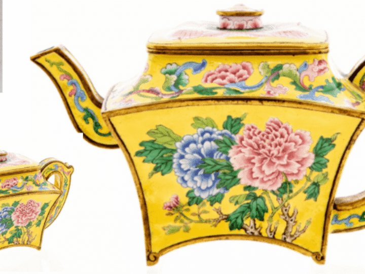 Best lockdown find ever! Imperial Chinese ‘teapot’ worth tens of thousands found in Derbyshire garage