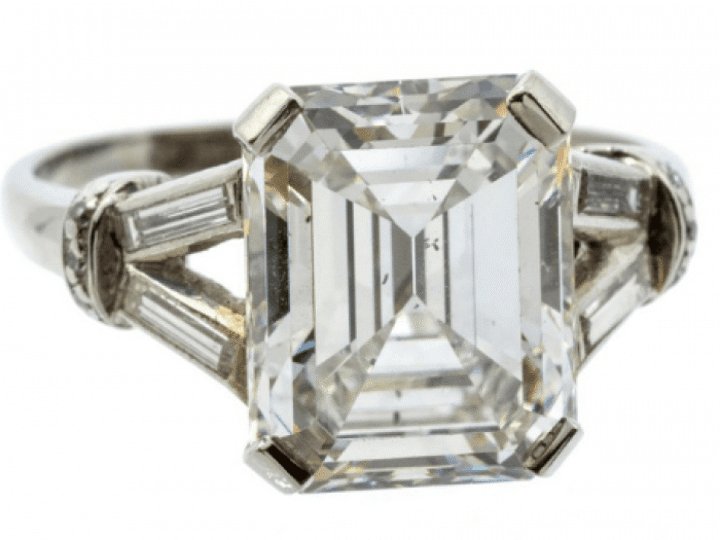 What a lot of sparkle! Dazzling diamond ring discovered in Derbyshire