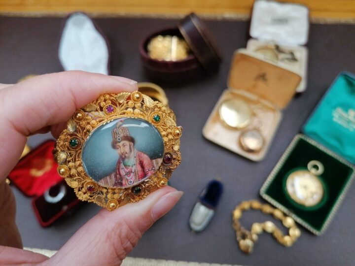 Magnificent jewellery hoard hidden under floorboards dazzles experts