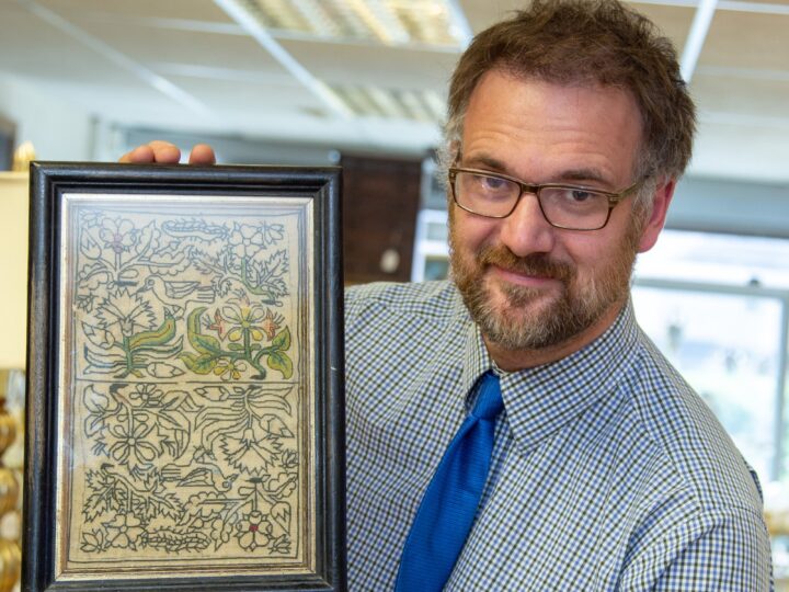 TV’s Charles Hanson to host antiques treasure hunt to aid Oxfordshire school