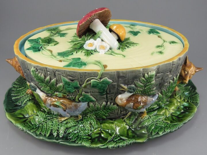 Pie dish from 1870 sells for thousands in &#8216;phenomenal&#8217; ceramics auction