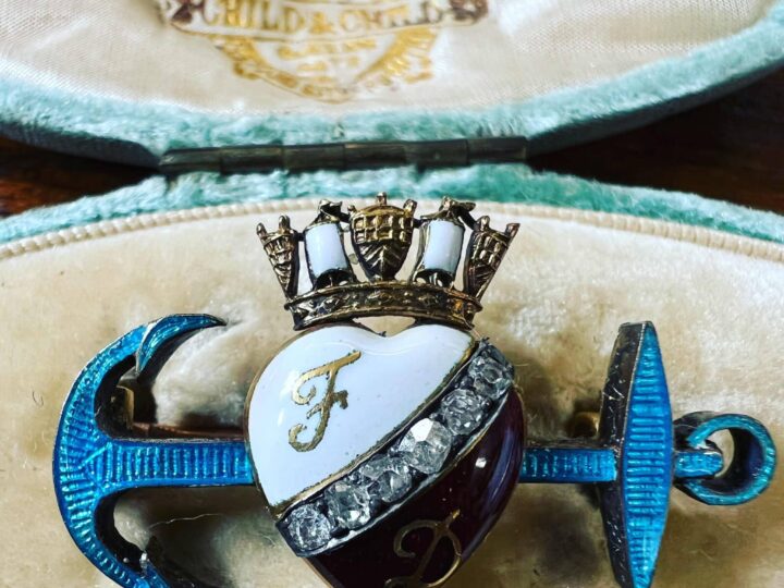 Art Nouveau brooch set to anchor hearts at auction &#8211; add your jewels to sparkling sale