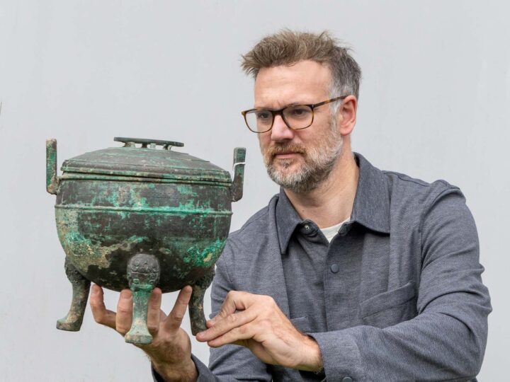 Ancient Chinese ritual cauldron &#8211; found in Yorkshire home -could net £10,000 at auction