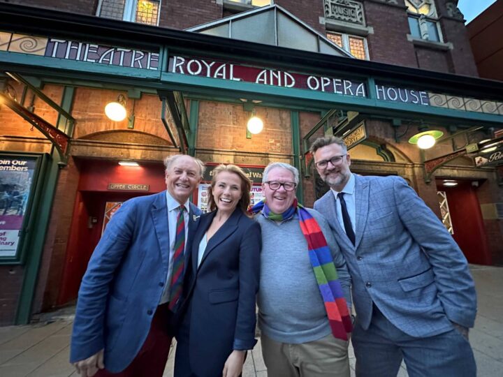 Show featuring  ‘Fab Four of world of antiques’ set to banish January blues in EXETER