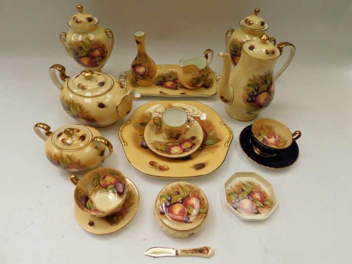 Ceramics excel with Aynsley collection hammering at £700 &#8211; nine times its estimate