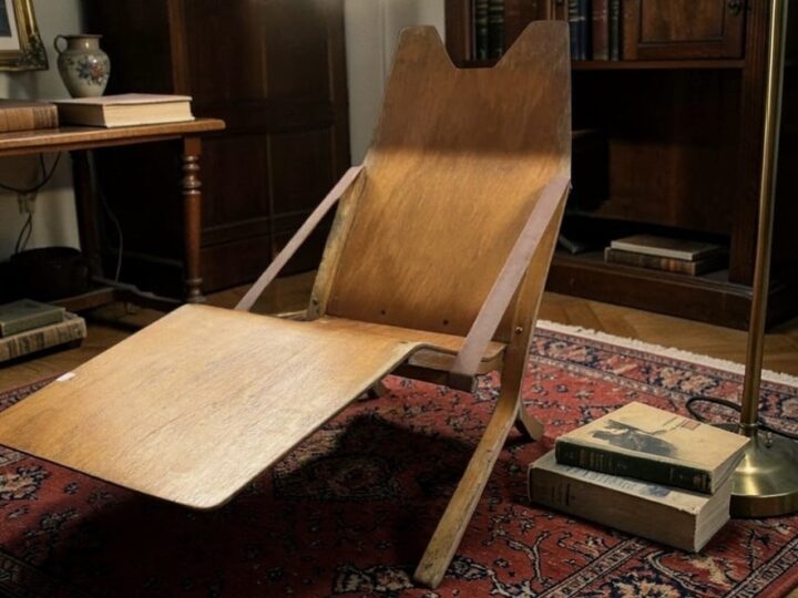 Museum-quality deckchair makes a splash at Hertfordshire auction